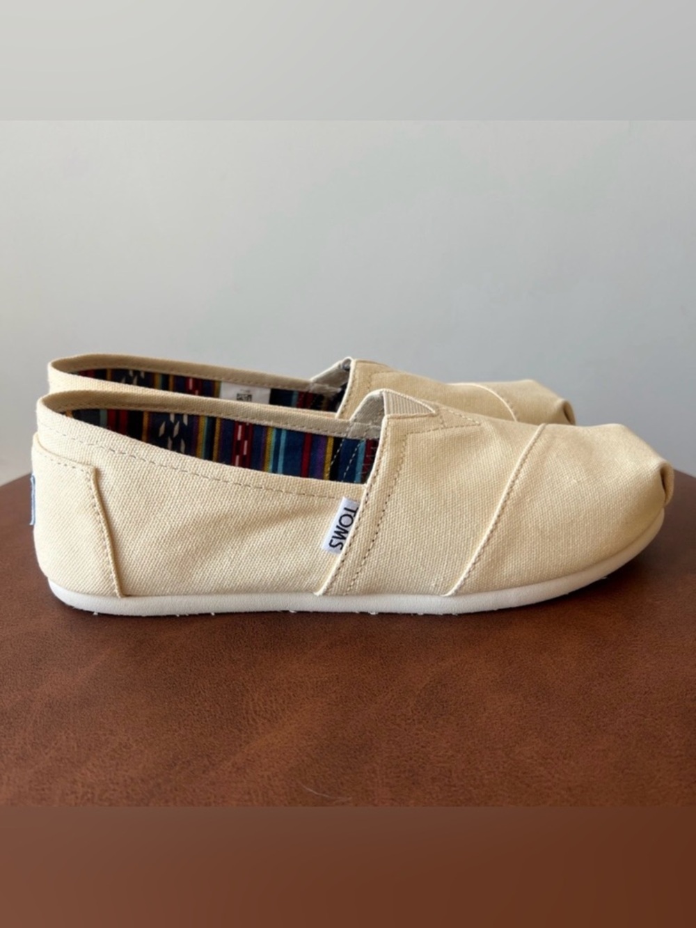 TOMS Women’s Classic Canvas Size 8 Slip On Flats Cream NWT - Picture 3 of 4